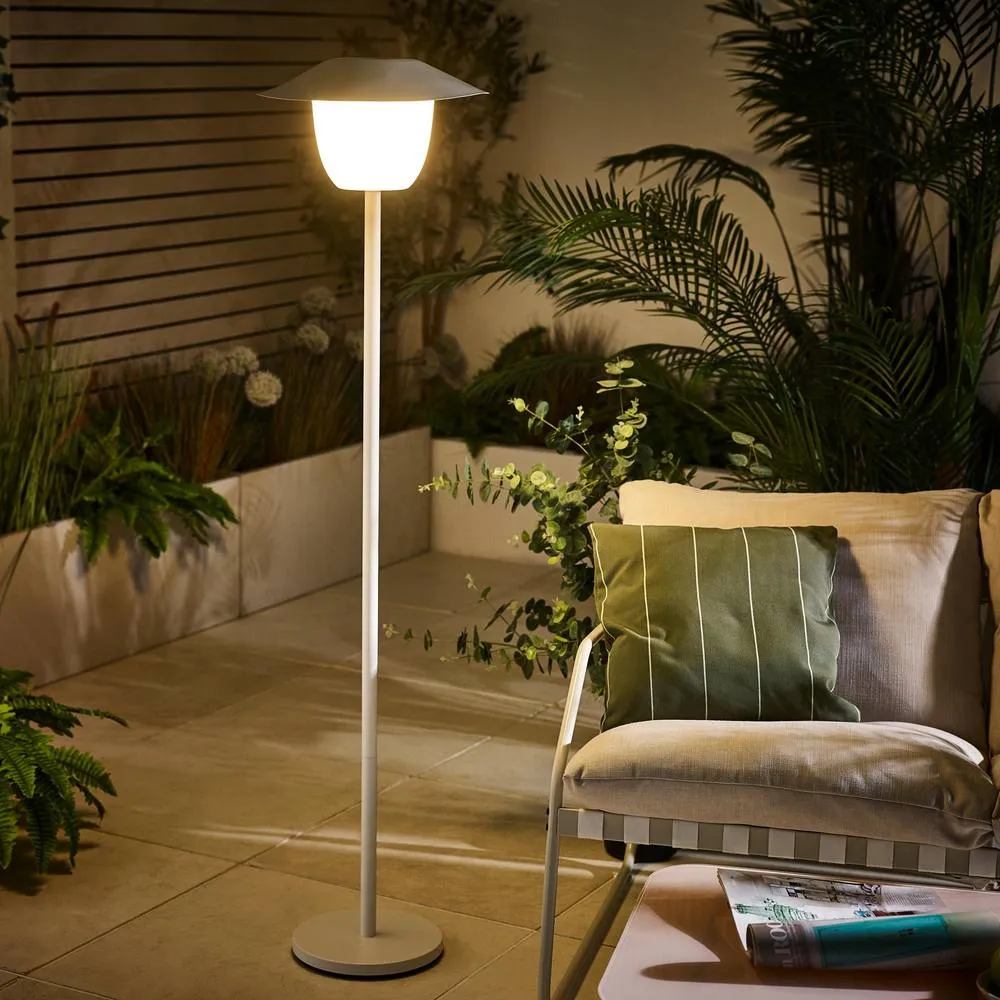FurnitureboxUK Veya White Solar Outdoor Floor Light 4