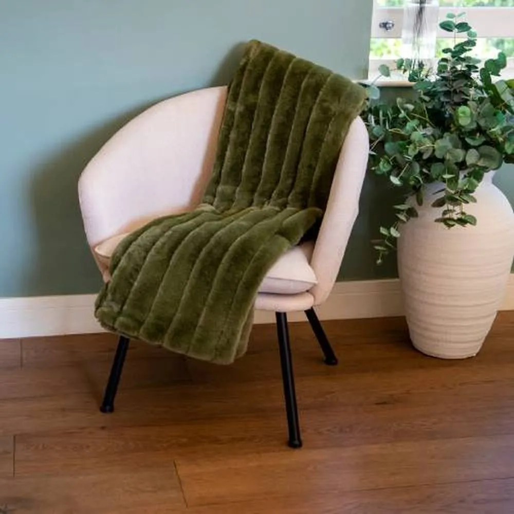 Madison & Mayfair Green Faux Fur Throw