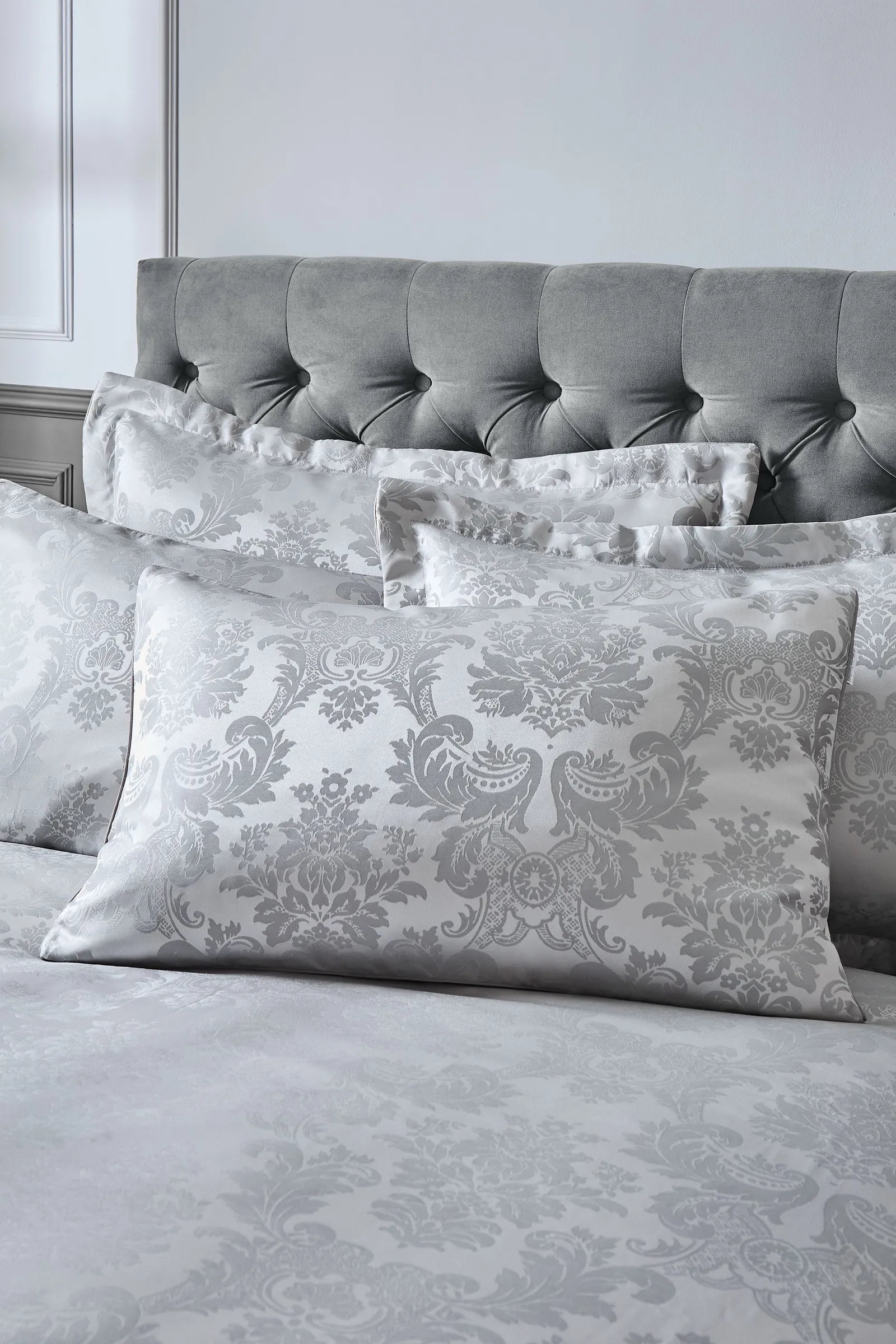 Catherine Lansfield Damask Jacquard Duvet Set in Silver 3