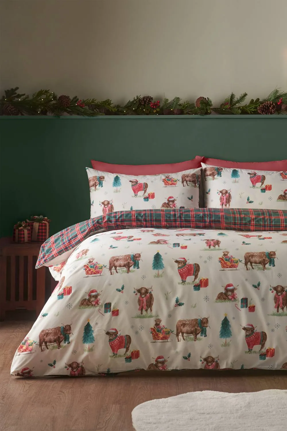 Catherine Lansfield Christmas Highland Cow Reversible Duvet Cover Set in Natural