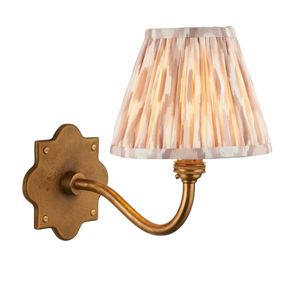 Netlighting Anvil Curve & Ikat 16cm Wall Lamp Antique Brass Neutral Print in Gold