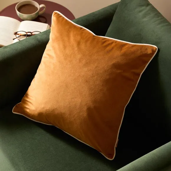 Furn. Square Cushion 1