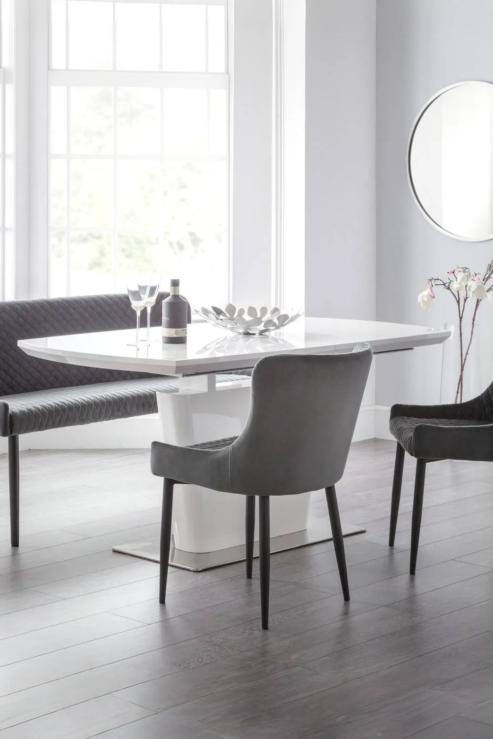 Julian Bowen Como Rectangular Extending High Gloss 4-6 Seater Dining Table in White 1