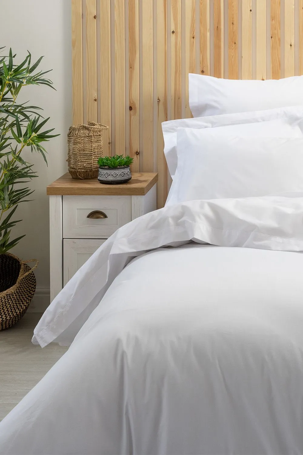 Belledorm Easy Care 200 Thread Count Cotton Polyester Percale Duvet Cover in Cream 2