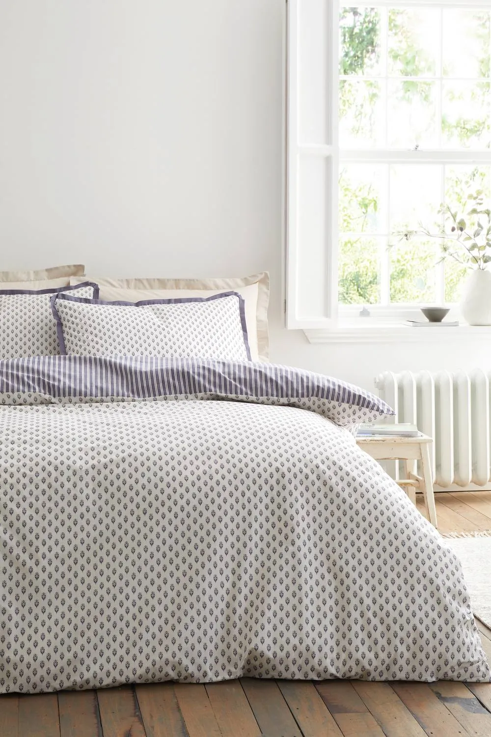 Bianca 'Amelie' 200 Thread Count Cotton Reversible Duvet Cover Set in Blue