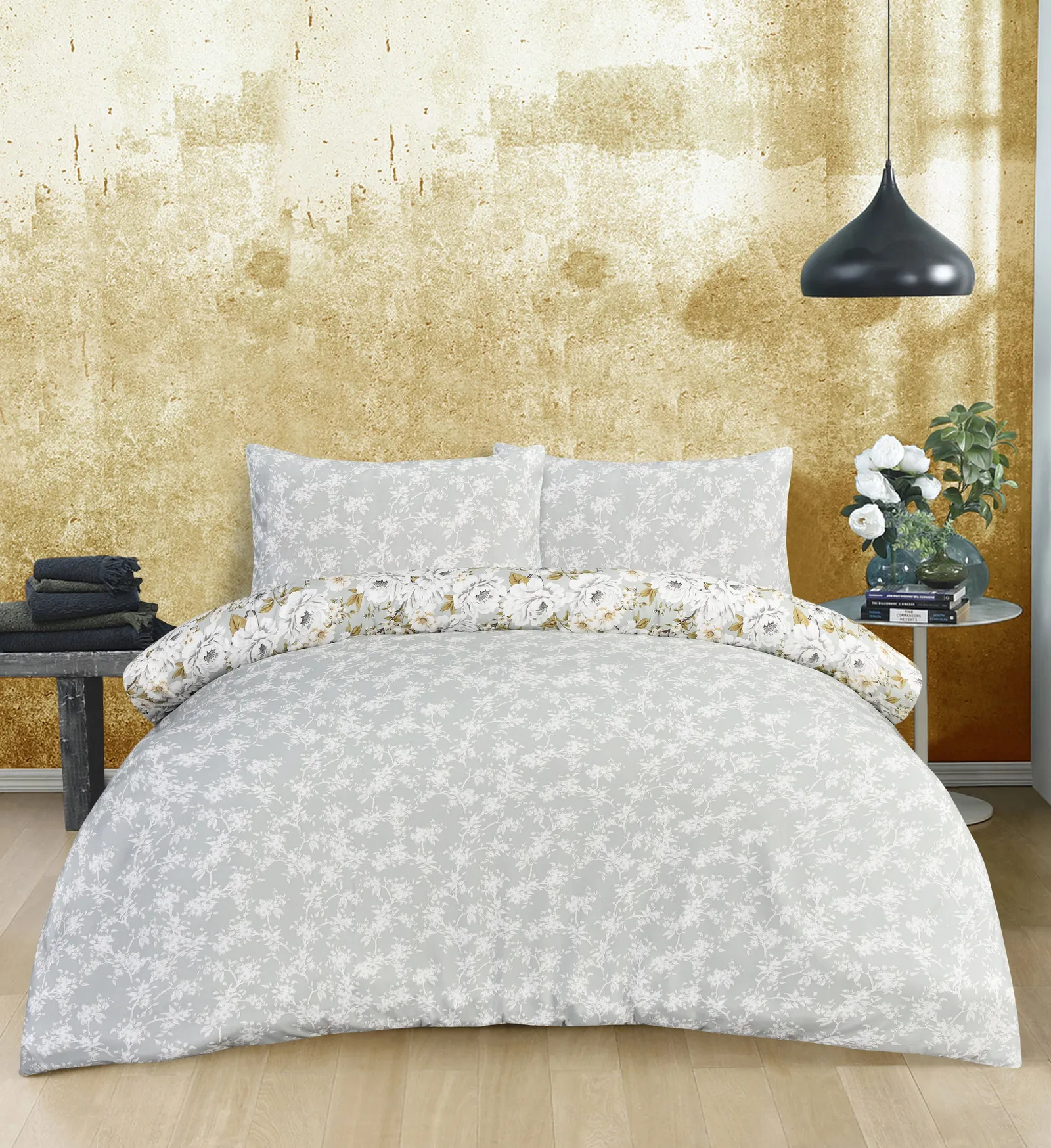 Smart Living Luxury Soft Reversible Elegant Blooms Duvet Cover & Pillowcases in Green 2