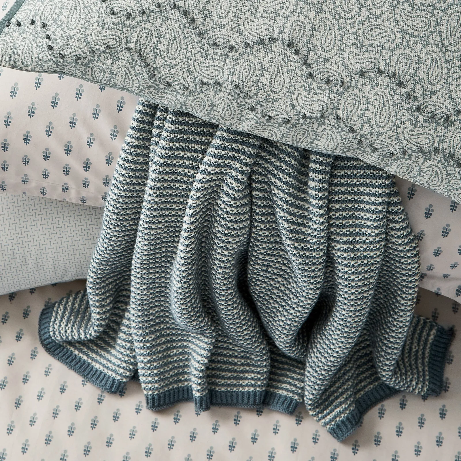 Murmur Edie Lough Green Throw Green and White