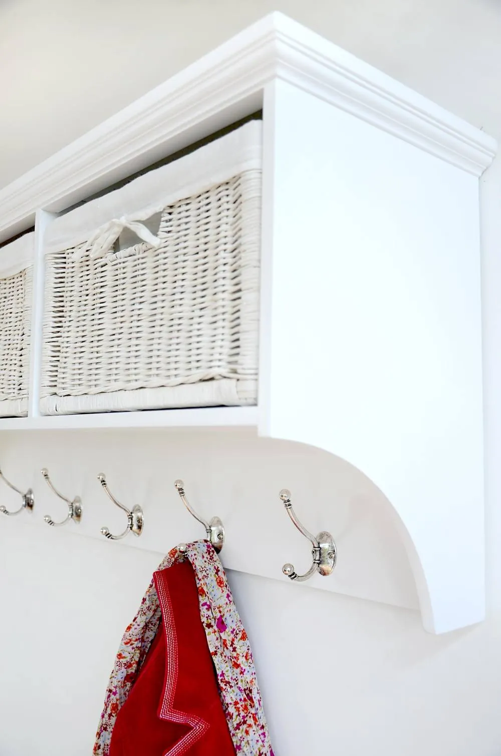 Statement Furniture Tetbury 3 White Wicker Basket & Cream Cushion Hallway Set 6