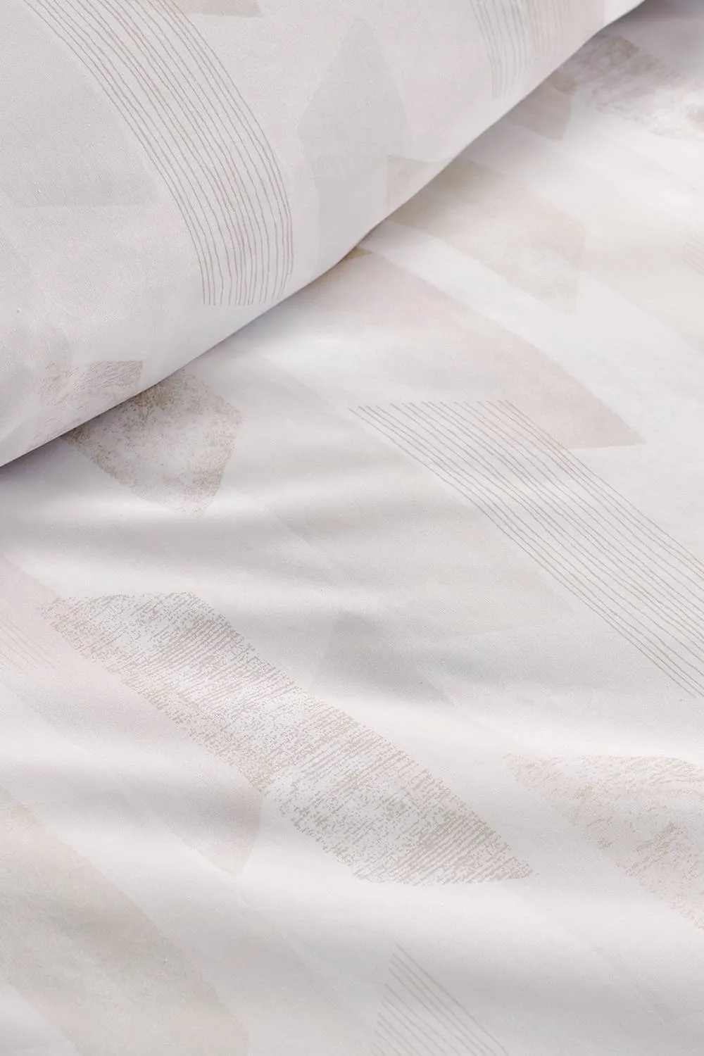 CHRISTY 'Aspen' Geometric Cotton Percale Duvet Cover Set in Beige 3