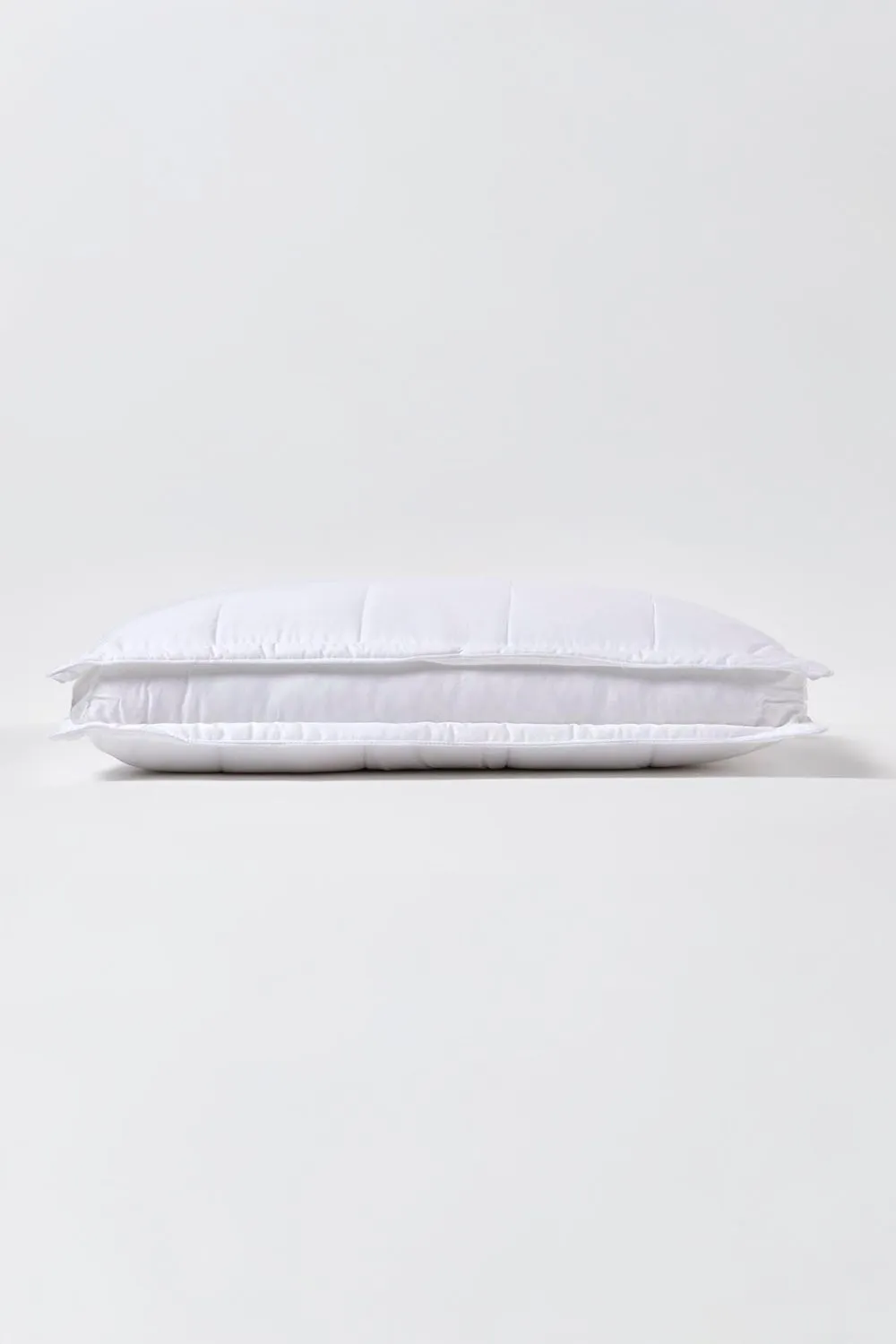Homescapes Luxury Hypoallergenic Bamboo Pillow for Side Sleepers in White 3