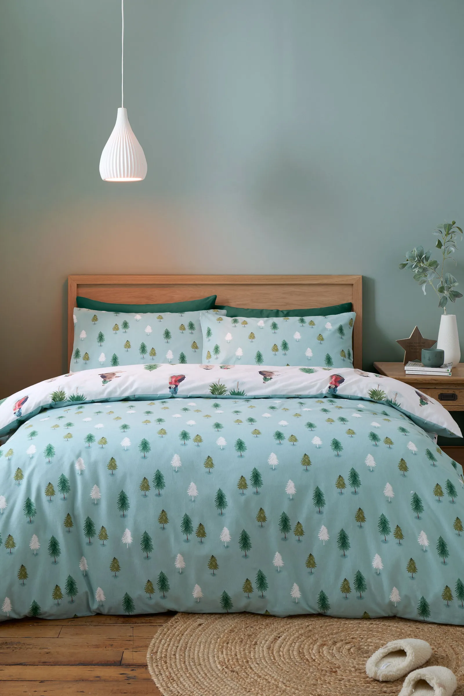Catherine Lansfield 'Brushed Snowy Penguin' Cotton Reversible Duvet Cover Set in White 2