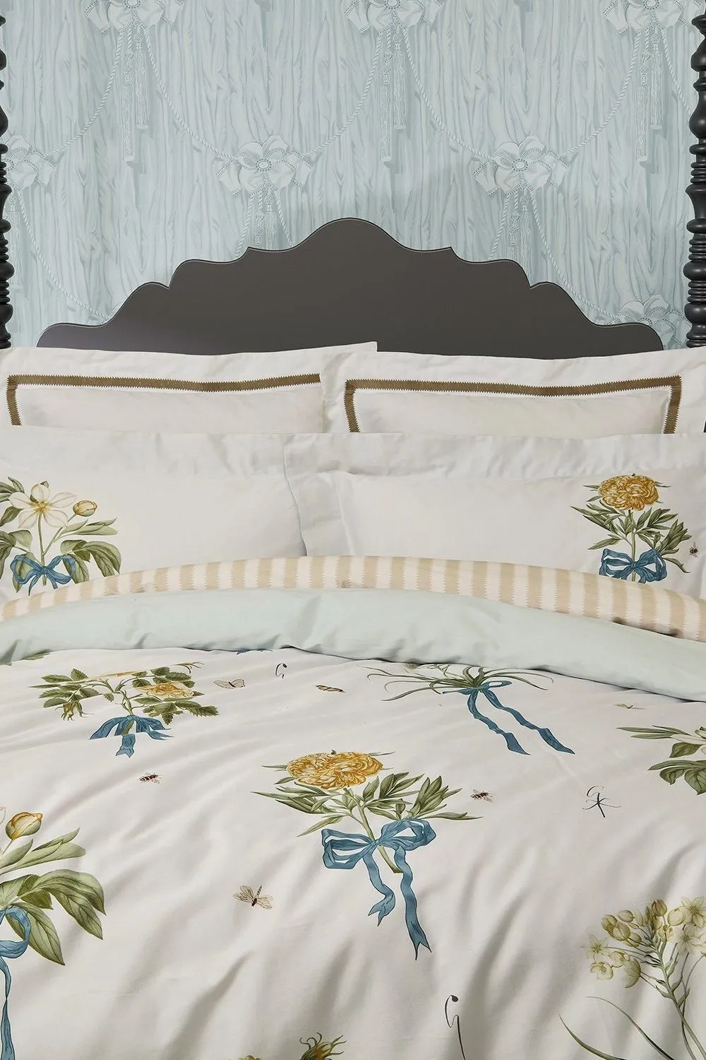Sanderson 'Cupids Beau' Cotton Sateen Duvet Cover Set in White 2