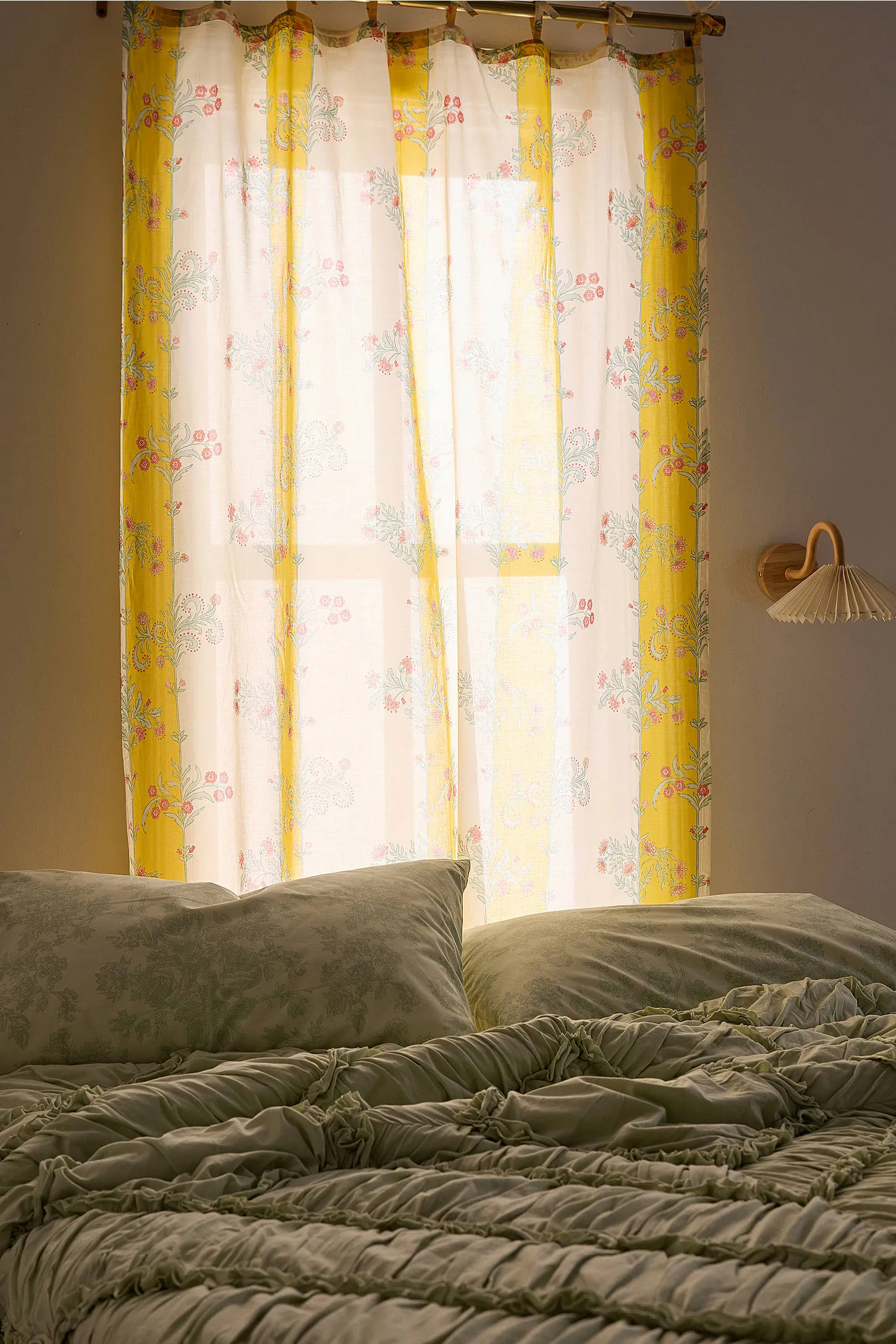 Suri Curtain