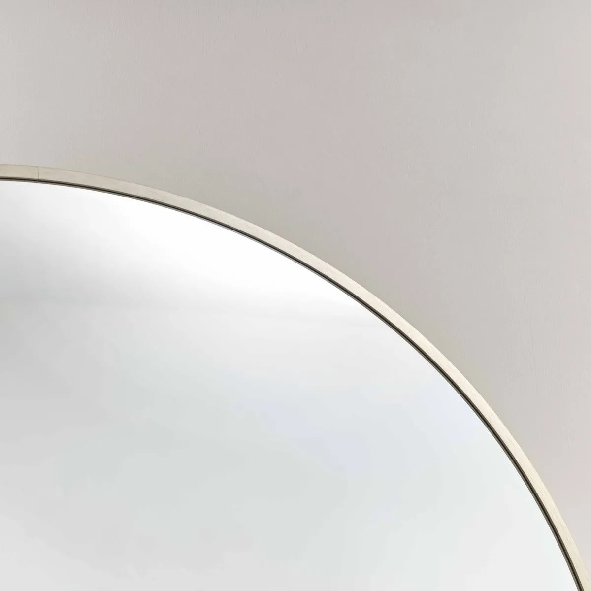 Melody Maison Large Round Champagne Wall Mirror - 80cm X 80cm in Metallic Gold 3