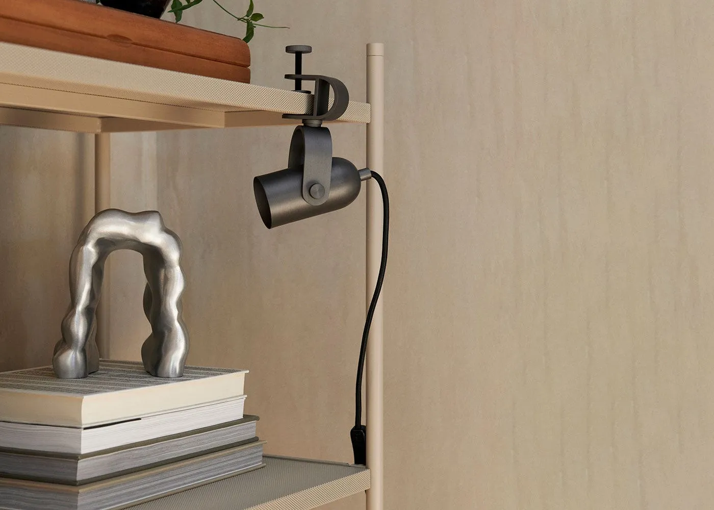 ferm LIVING Ruuvi Clip Lamp Blackened Iron 3