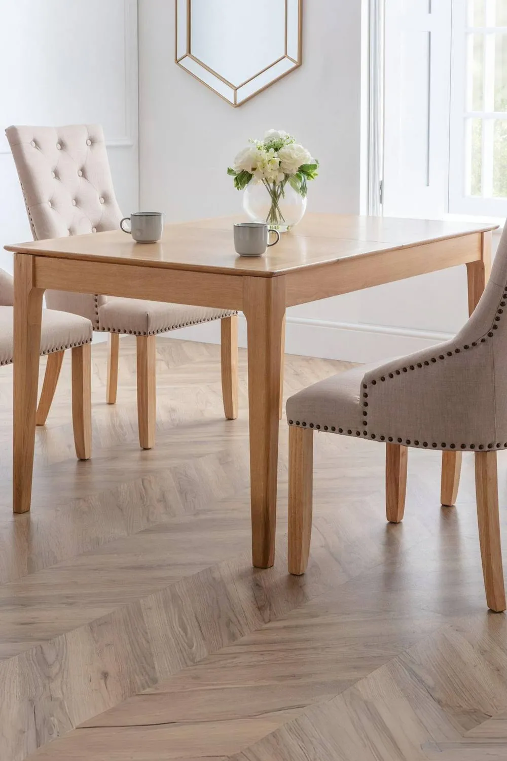 Julian Bowen Cotswold Rectangular Extending 4-6 Seater Dining Table in Light Oak