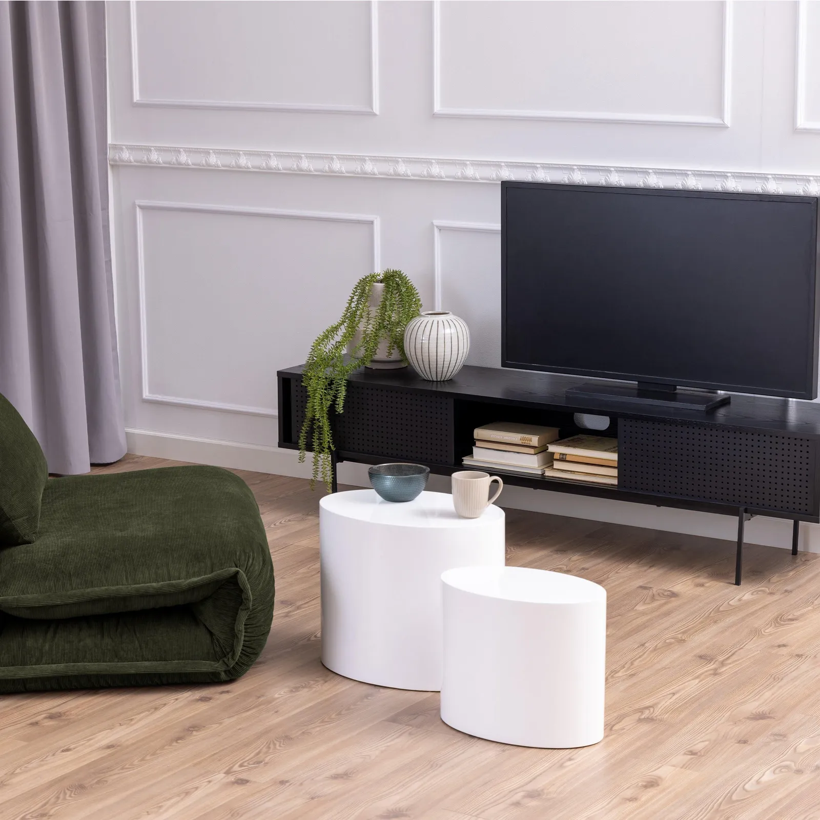 Furniture To Go Mice Oval Coffee Table in White Set of 2 2