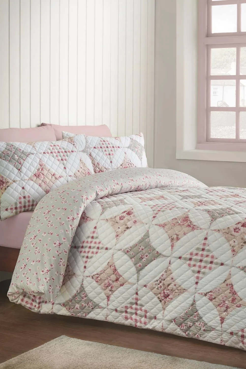 Catherine Lansfield 'Pinsonic Patchwork' Reversible Duvet Cover Set in Green
