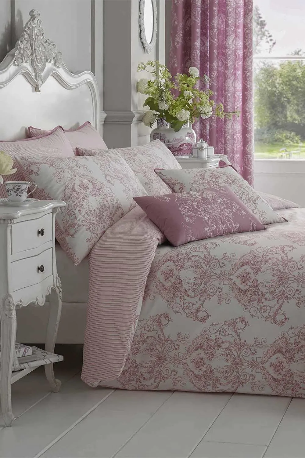 Homescapes French Toile Patterned Duvet Cover Set in Pink