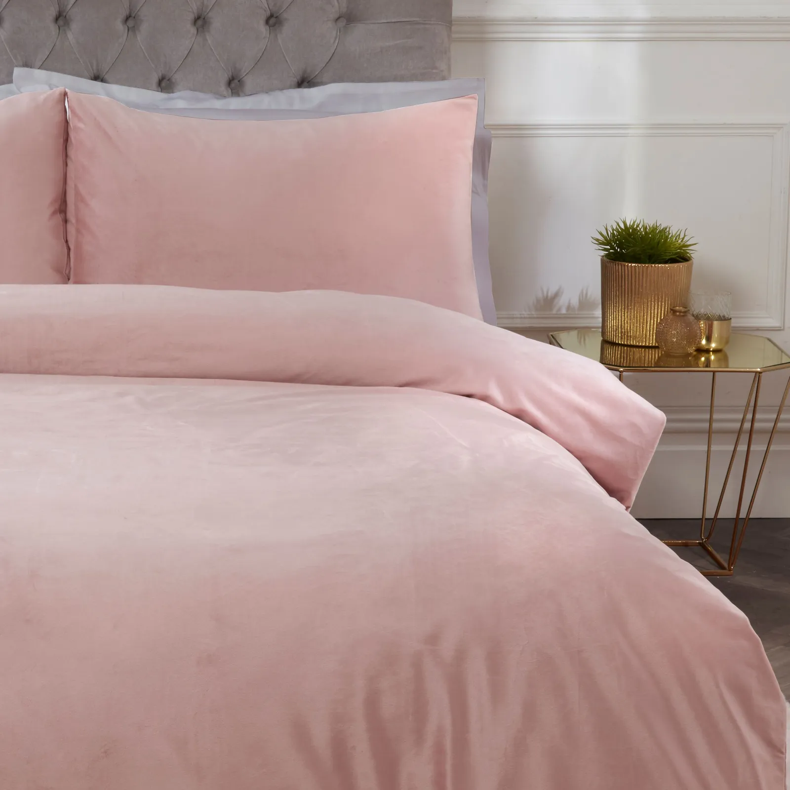 Smart Living Luxury Soft & Elegant Matte Velvet Duvet Cover Set with Pillowcases in Pink 4