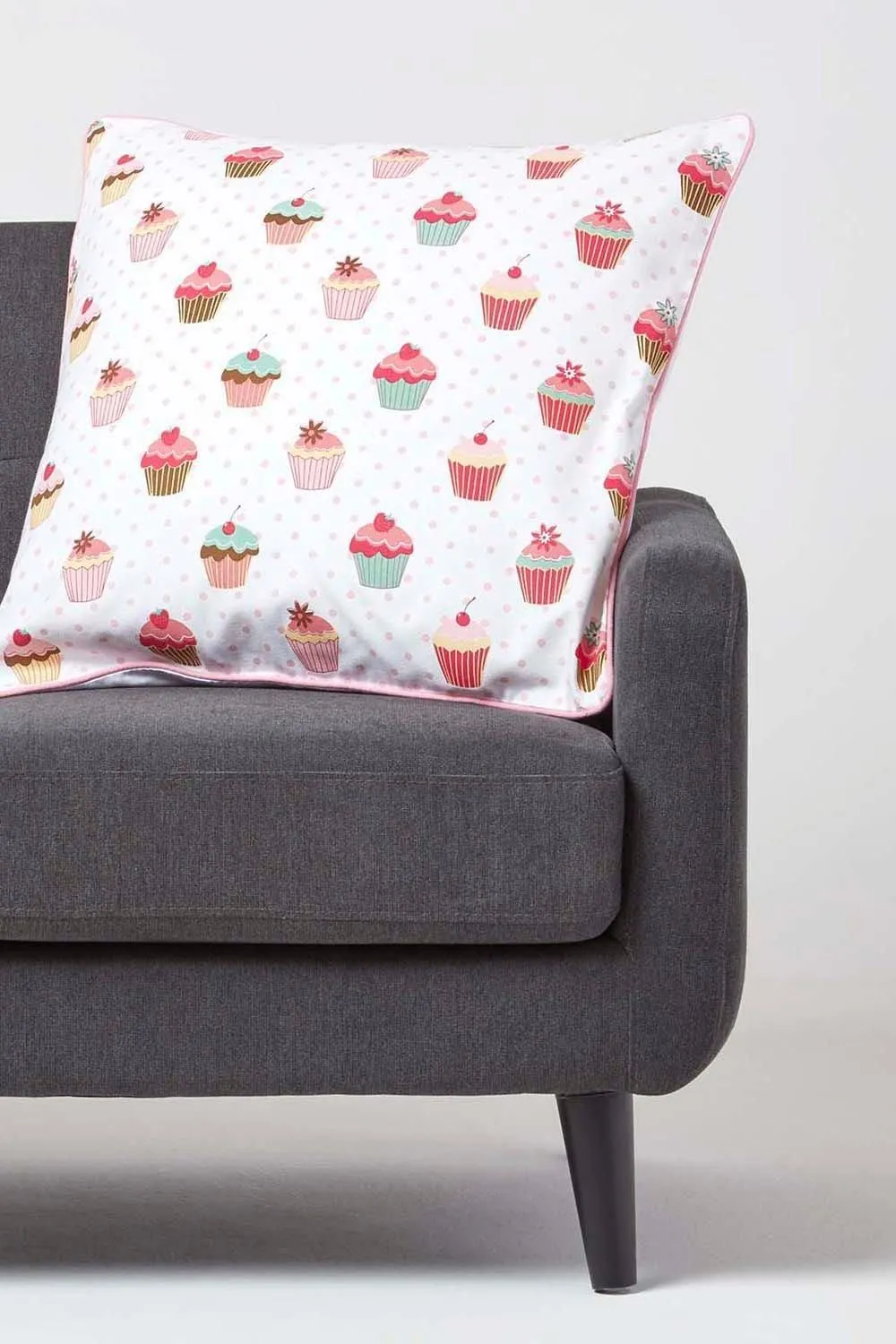 Homescapes Cotton Cup Cakes Cushion Cover in Pink 2