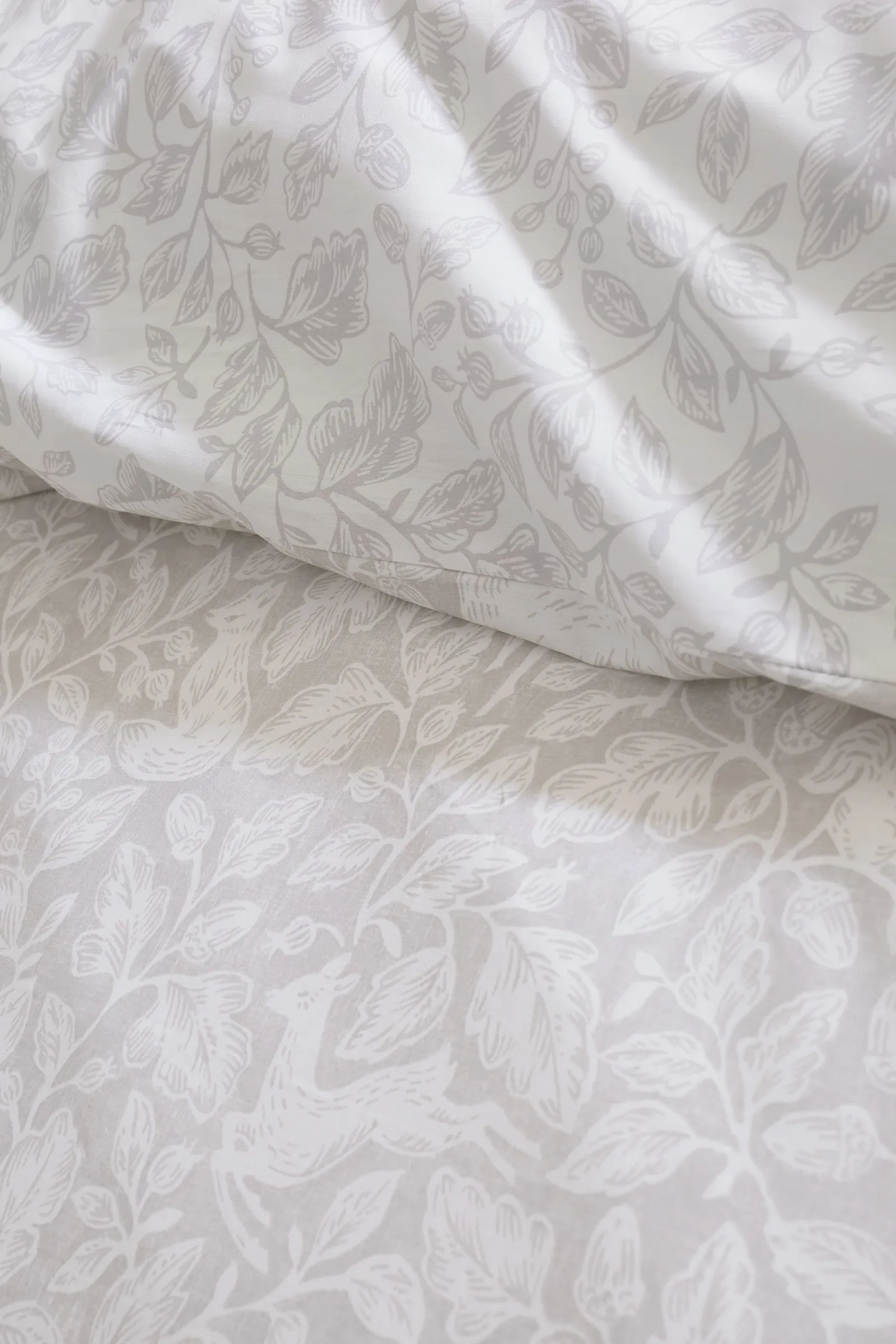 Bianca 'Woodland' 200 Thread Count Cotton Reversible Duvet Cover Set in Natural 4