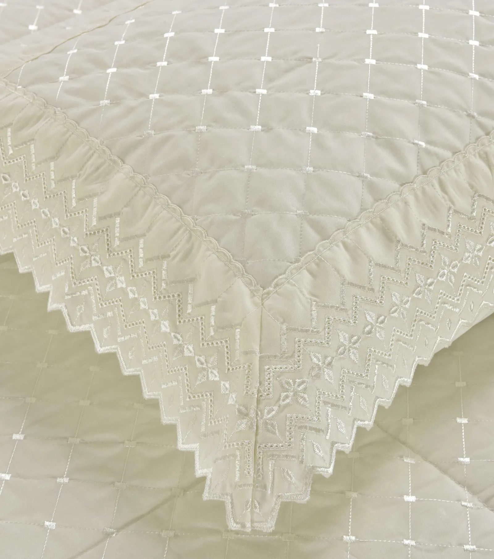 Rapport Home Richmond Luxury Polycotton Duvet Cover Set With Pillowcase in Ivory 2