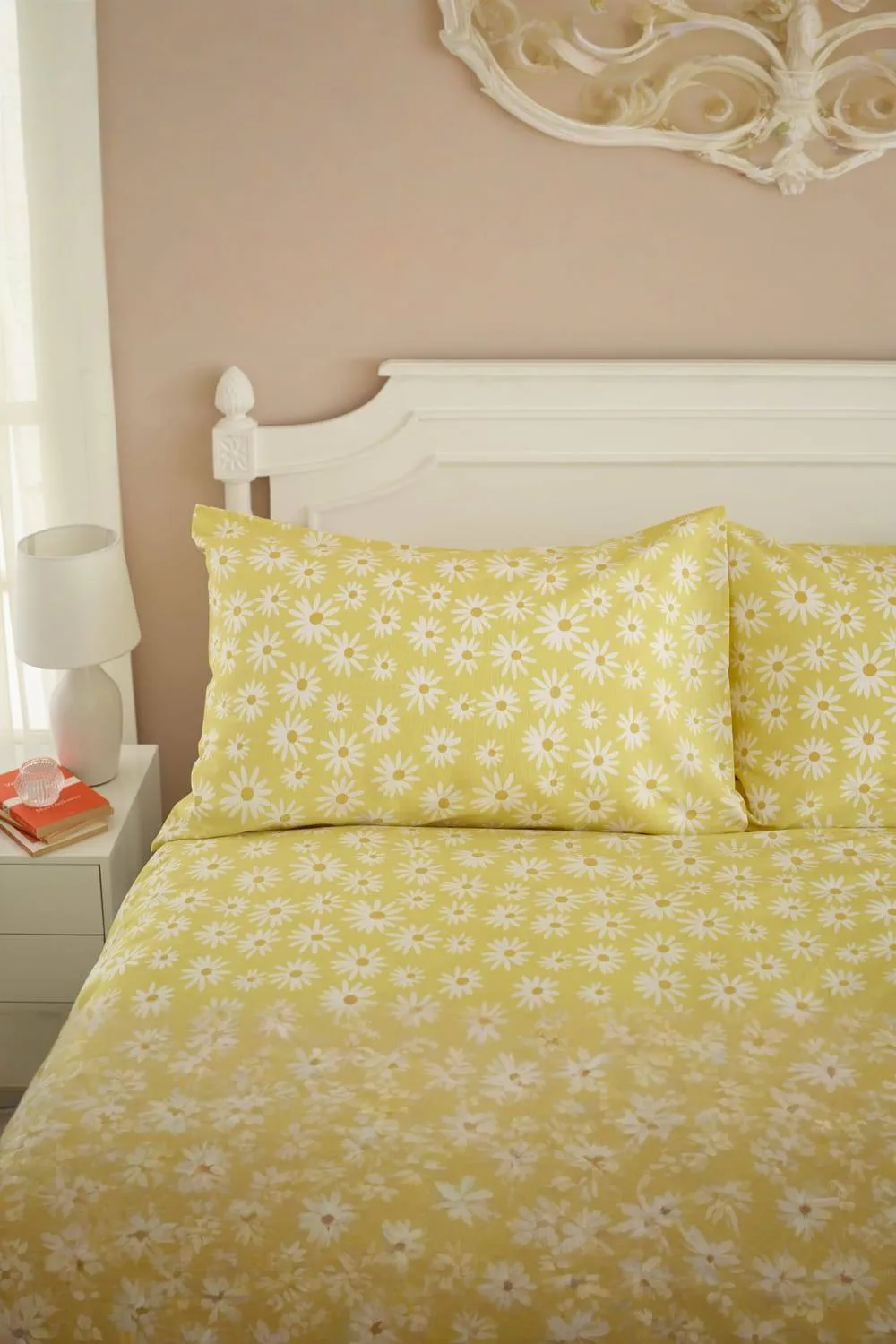 Deyongs Lazy Daisy Duvet Set in Printed Flower Design in Yellow 3