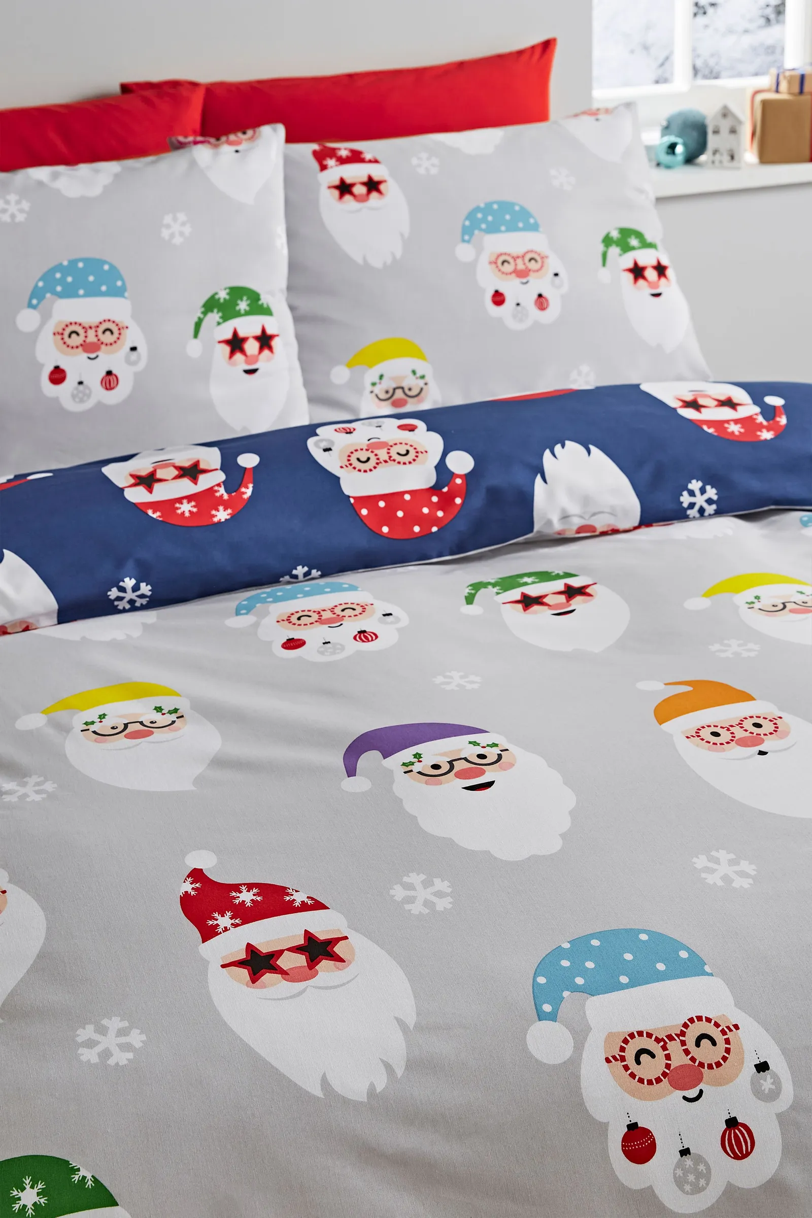 Catherine Lansfield 'Christmas Santa Spec-Tacular' Reversible Duvet Cover Set in Grey 5