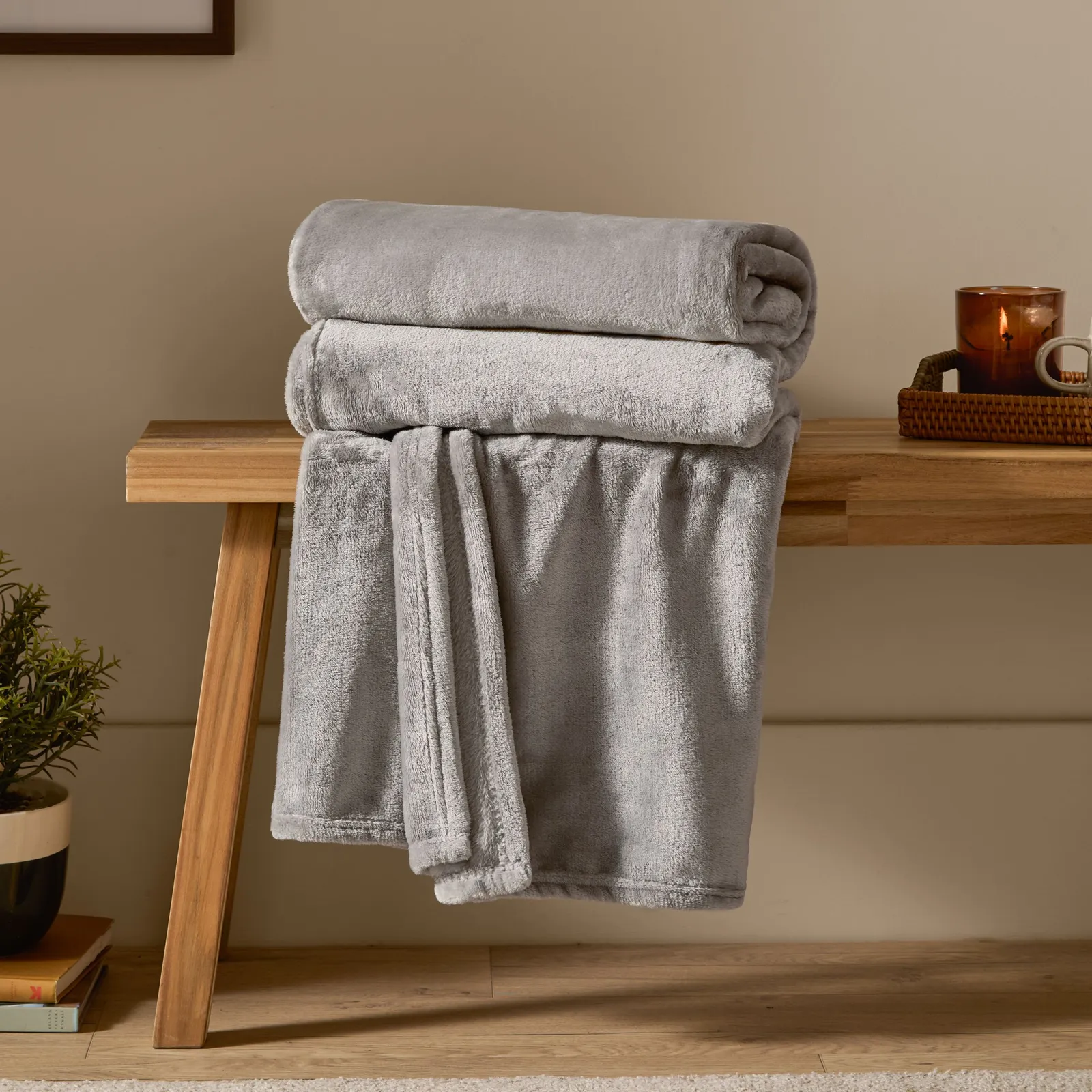 Furn Harrow Fleece Throw in Light Grey