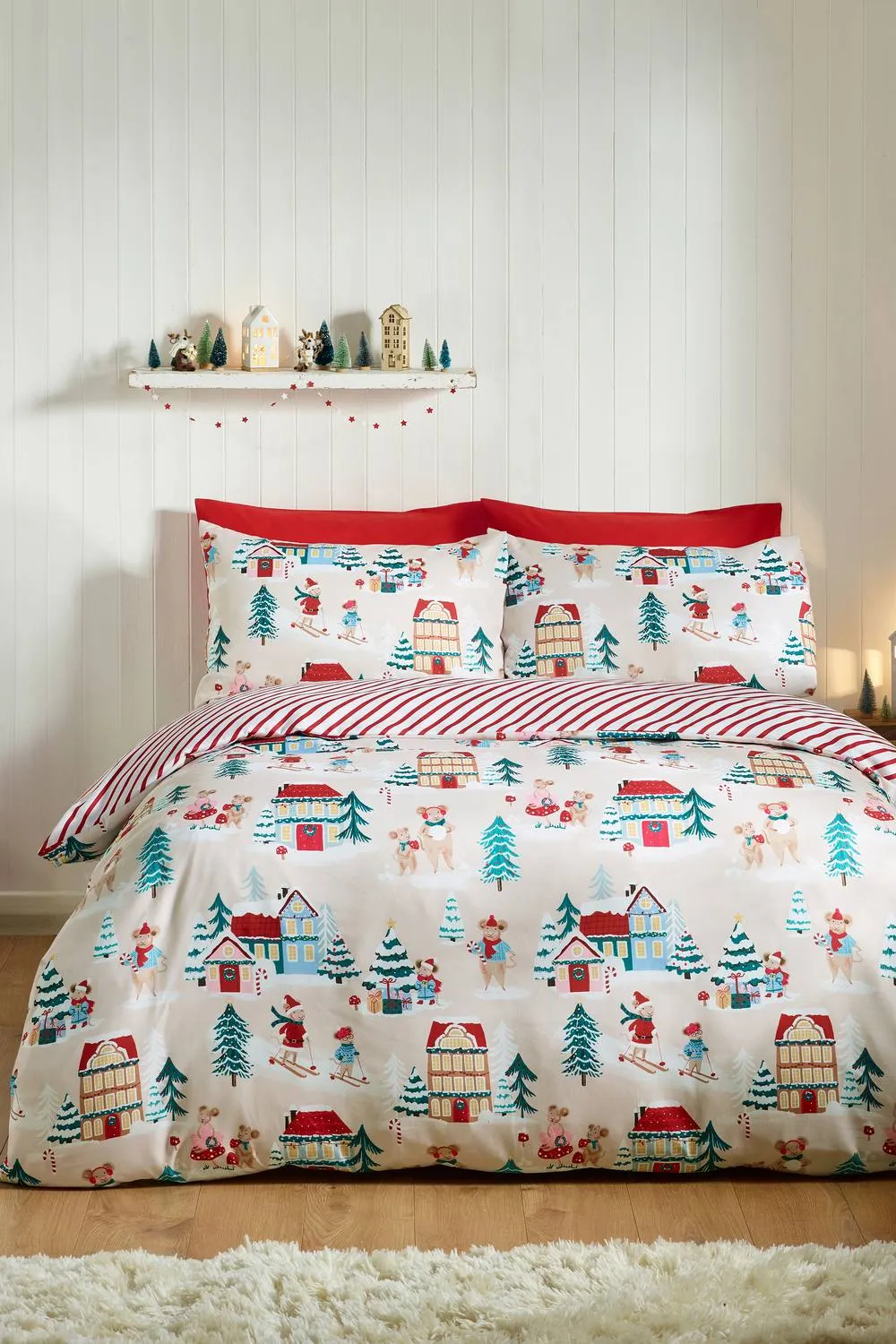 Catherine Lansfield 'Christmas Mouse Town' Reversible Duvet Cover Set in Natural 1
