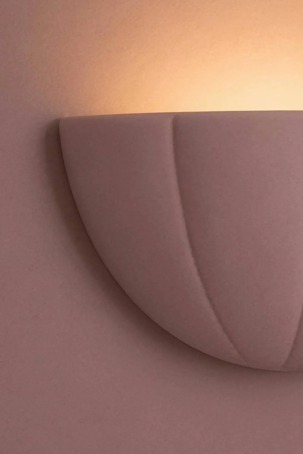 ValueLights Leonardo Scallop Curve Ceramic Flush Wall Sconce Light with Bulb in Dusty Pink 3