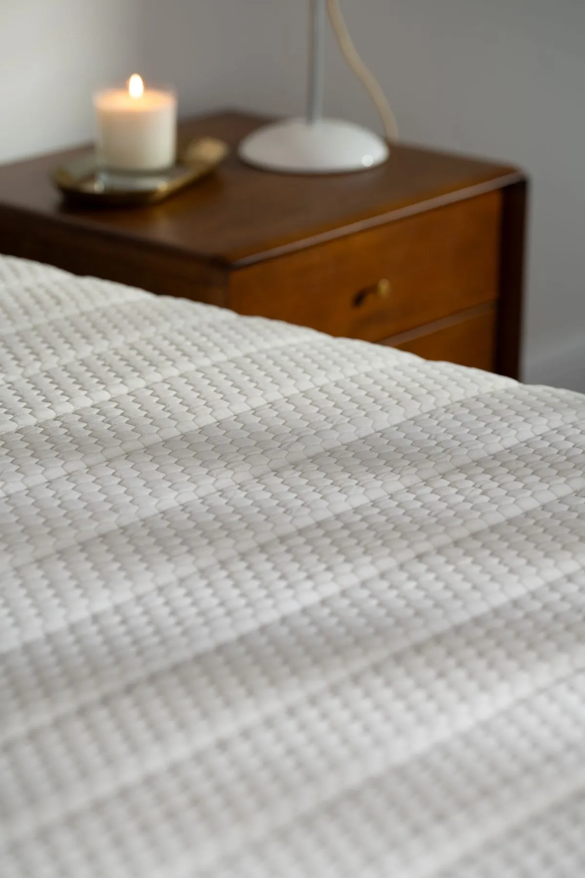 Soak&Sleep Zoned Hybrid Memory Foam Mattress in White 2