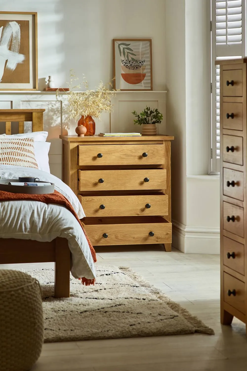 Julian Bowen Marlborough 4 Drawer Chest in Light Oak 2