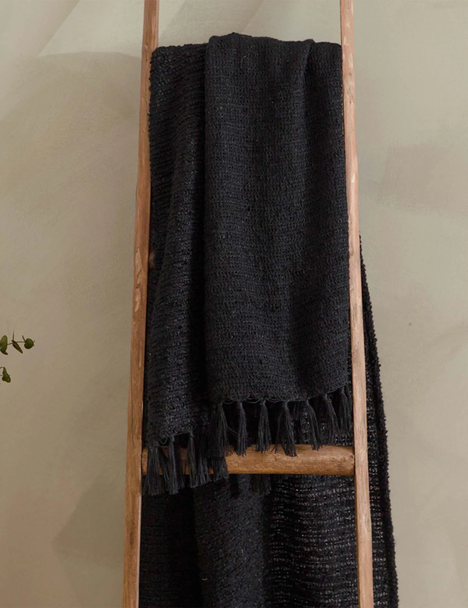YARD Boucle Fringed Throw Black