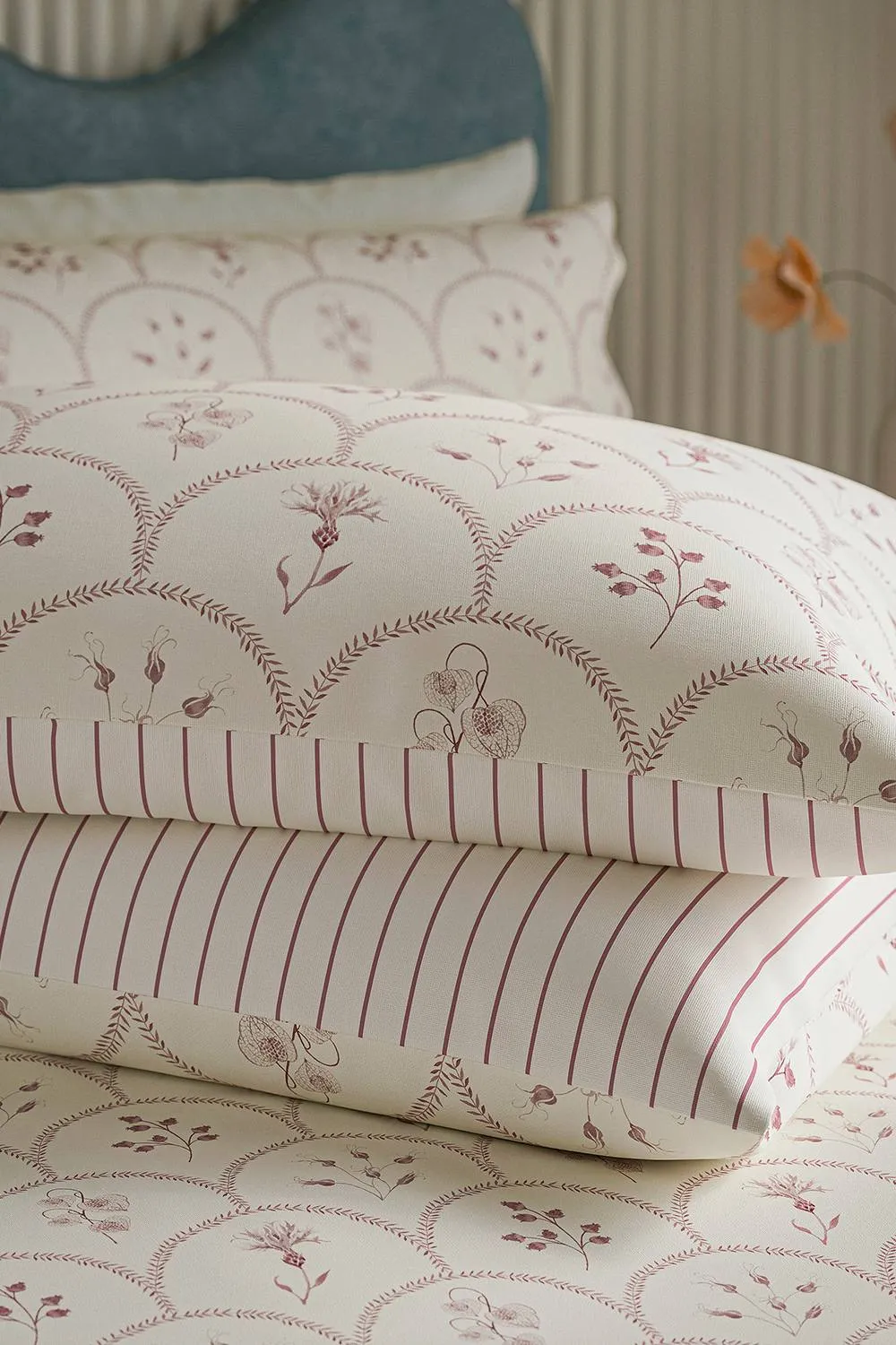 Sanderson 'Summer Scallop' Cotton Duvet Cover Set in Lavender 5
