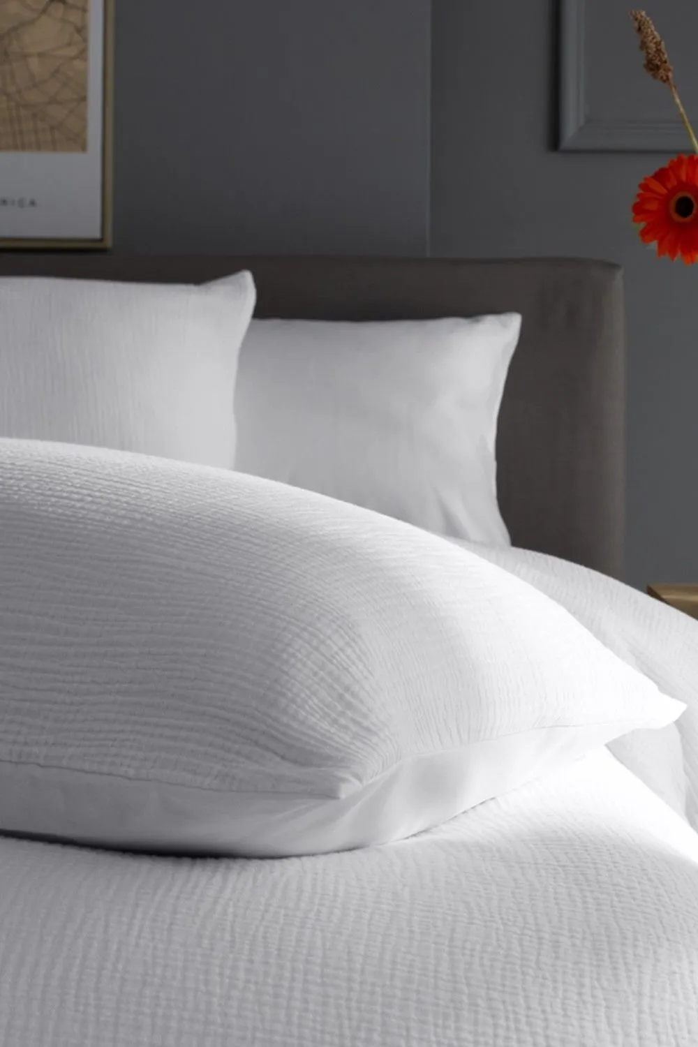 The Lyndon Company St Quentin 100% Cotton Reversible Duvet Bedlinen | Deyongs 1846 in White 4