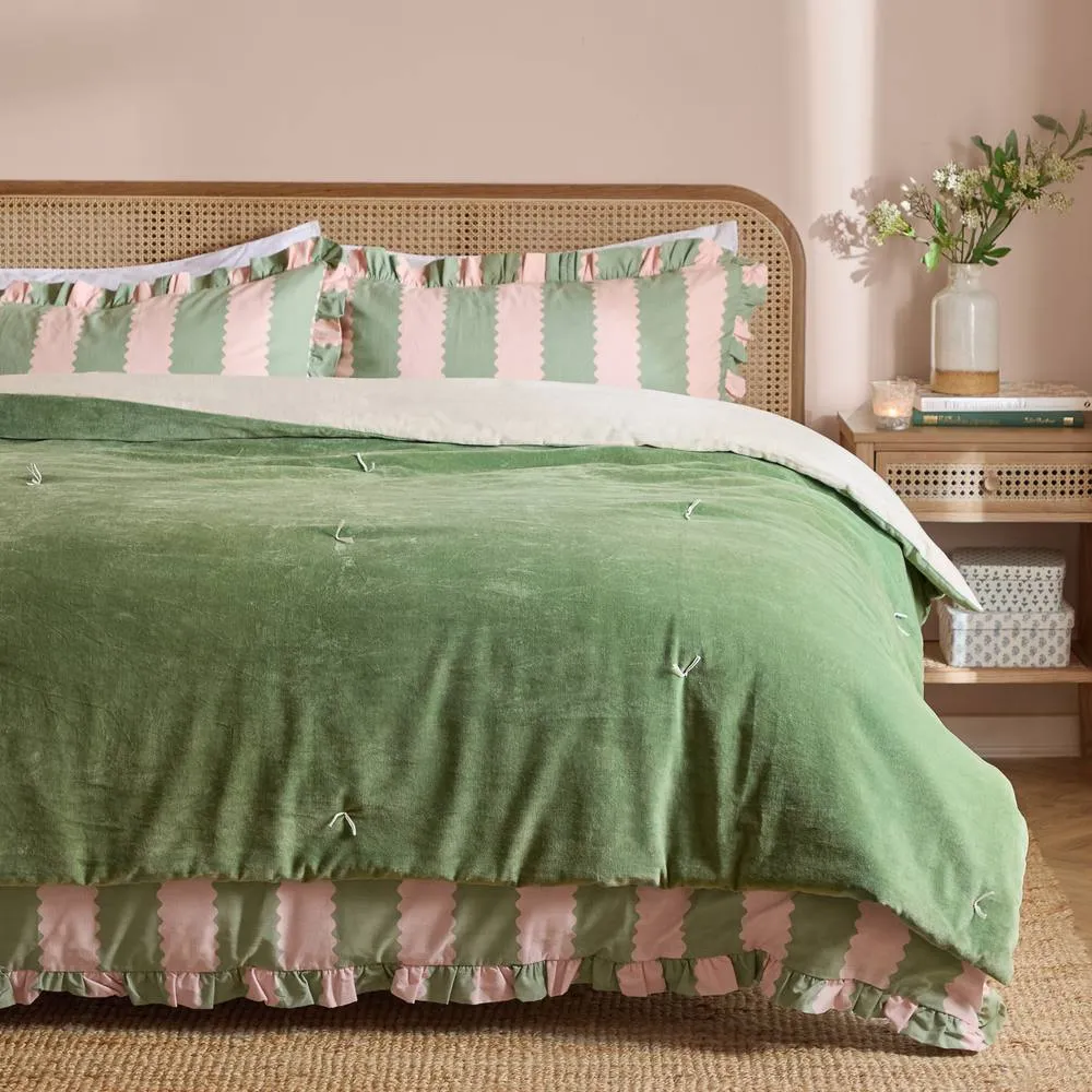 Wylder Edie 100% Cotton Velvet Bedspread in Green 1