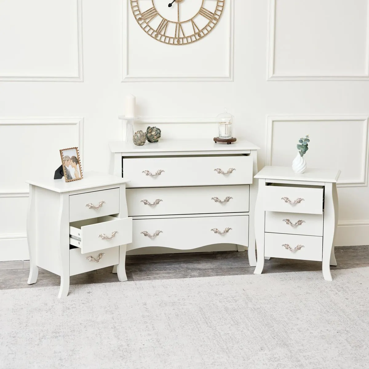 Melody Maison Large 3 Drawer Chest Of Drawers & Pair Of Bedside Tables - Elizabeth Ivory Range in Off-White 2