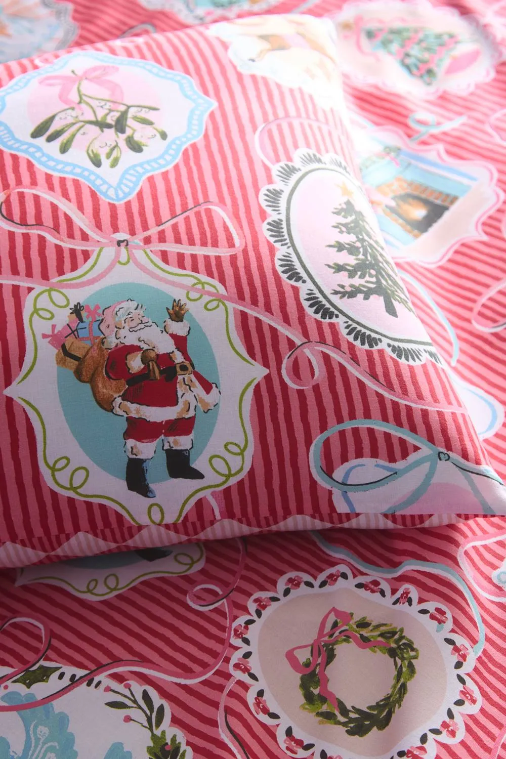 Fusion 'Christmas Vintage Frames' Easy Care Festive Duvet Cover Set in Red 3