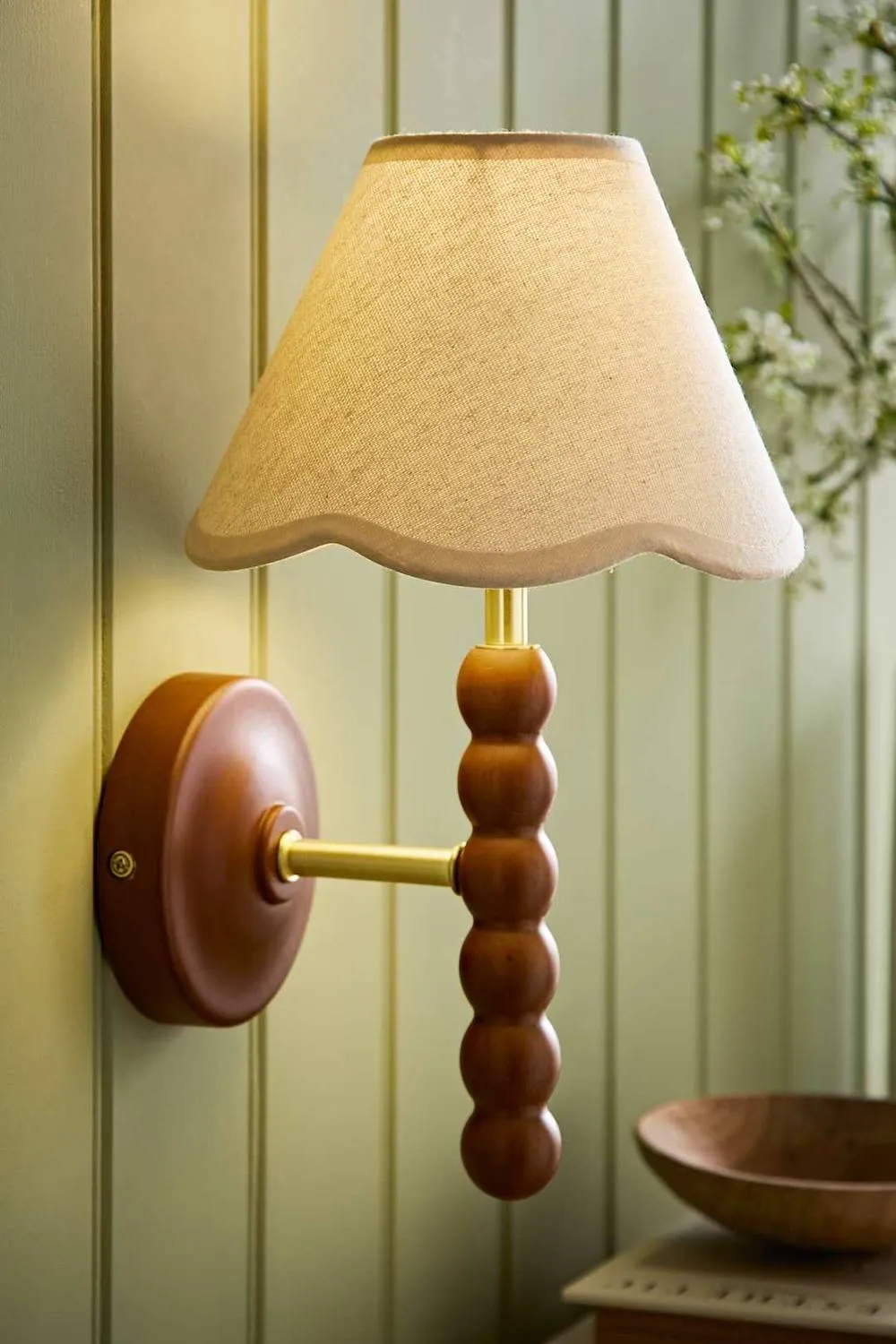 ValueLights Bobbins Walnut Bobble Wall Light & Linen Trim Lamp Shade in Baby Pink 2