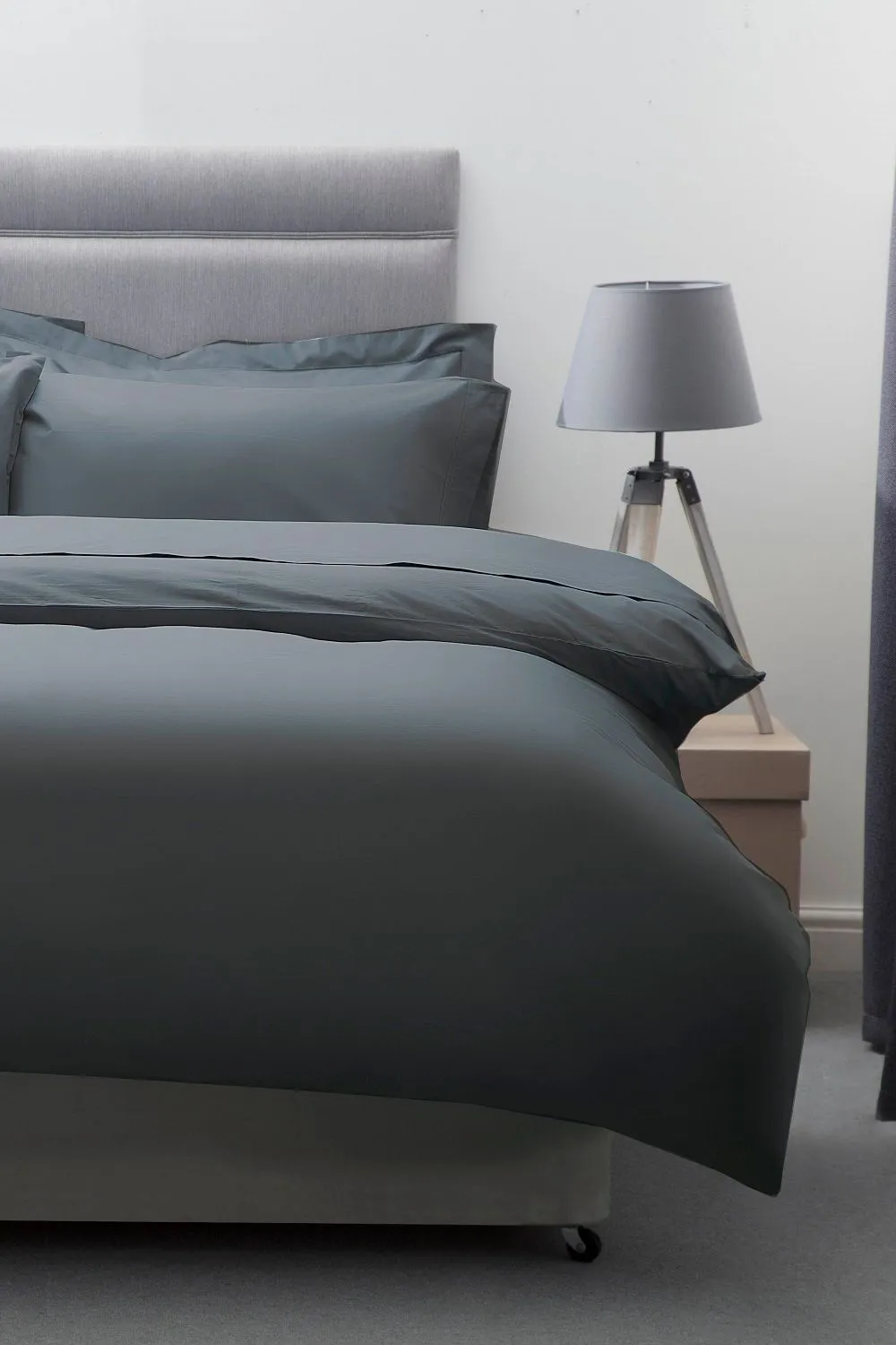 Belledorm Egyptian Cotton 200 Thread Count Duvet Cover in Dark Grey 1