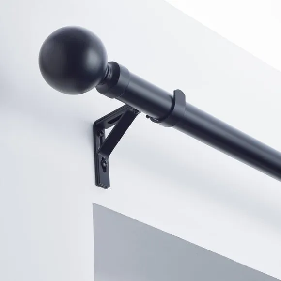 Ashton Extendable Metal Curtain Pole 1
