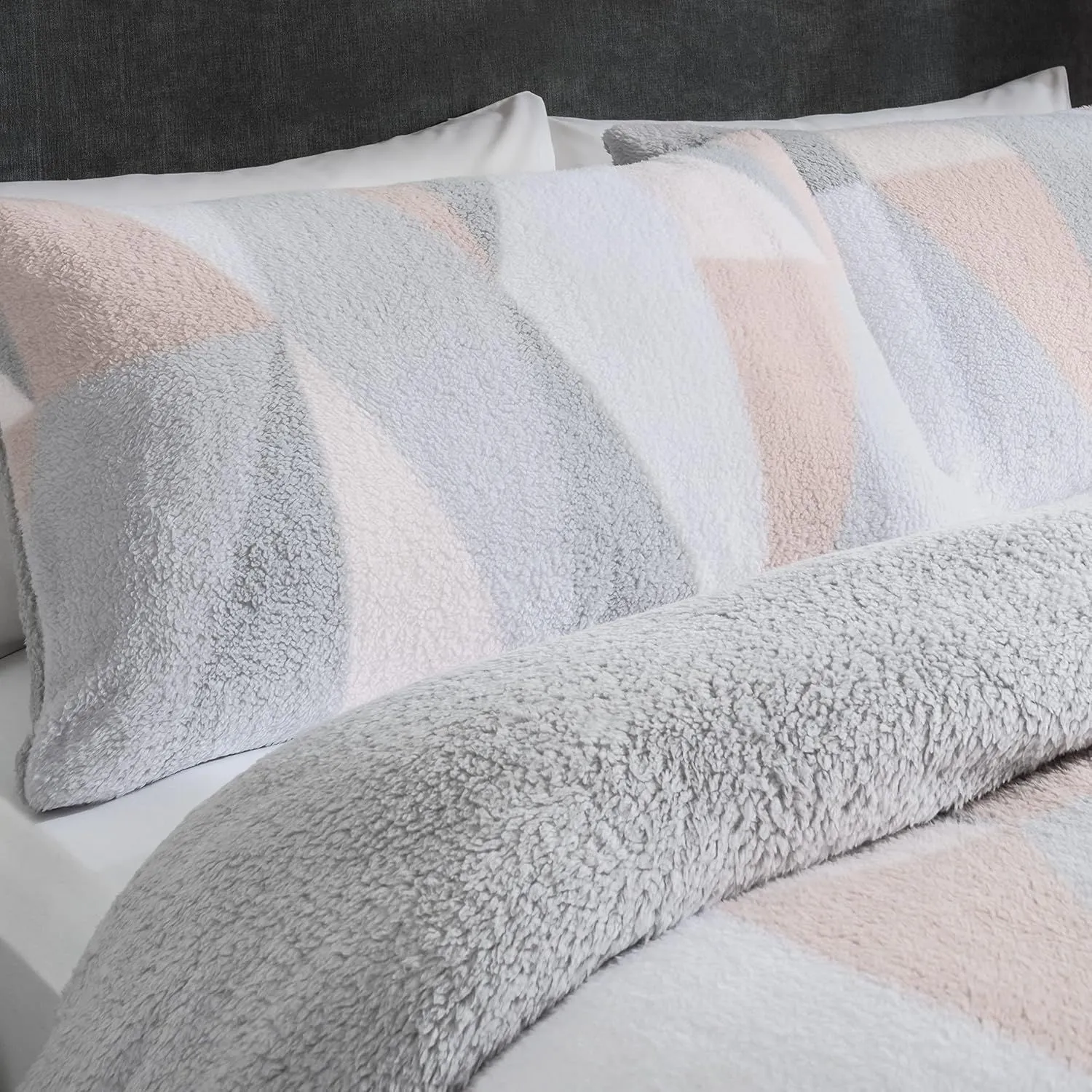 Smart Living Luxurious GEO Triangle Fleece Duvet Cover with Pillowcases in Pink 2