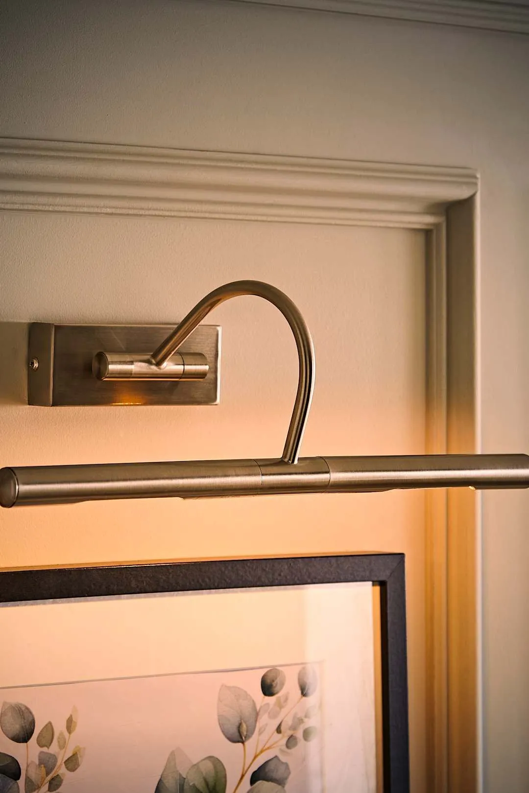 ValueLights Capri Brushed Chrome Adjustable Twin Bulb Picture Wired Wall Light in Metallic Silver 2