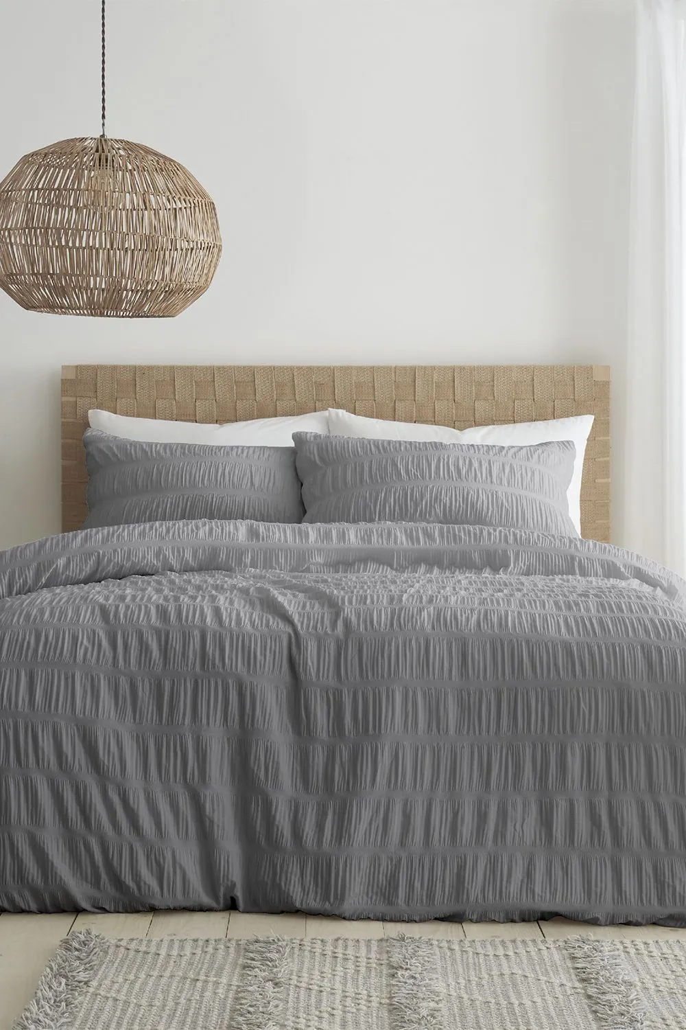 Catherine Lansfield 'Seersucker' Duvet Set in Grey