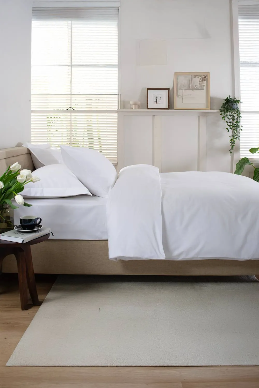 The Lyndon Company Peninsula Luxurious 1000 Thread Count Sateen Cotton Fitted Sheet in White