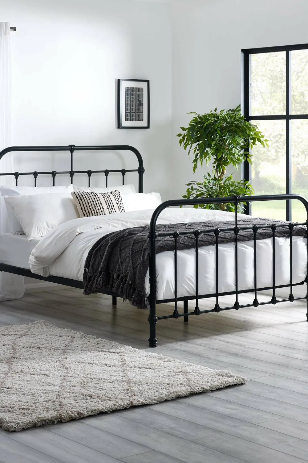Julian Bowen Logan Metal Bed in Black