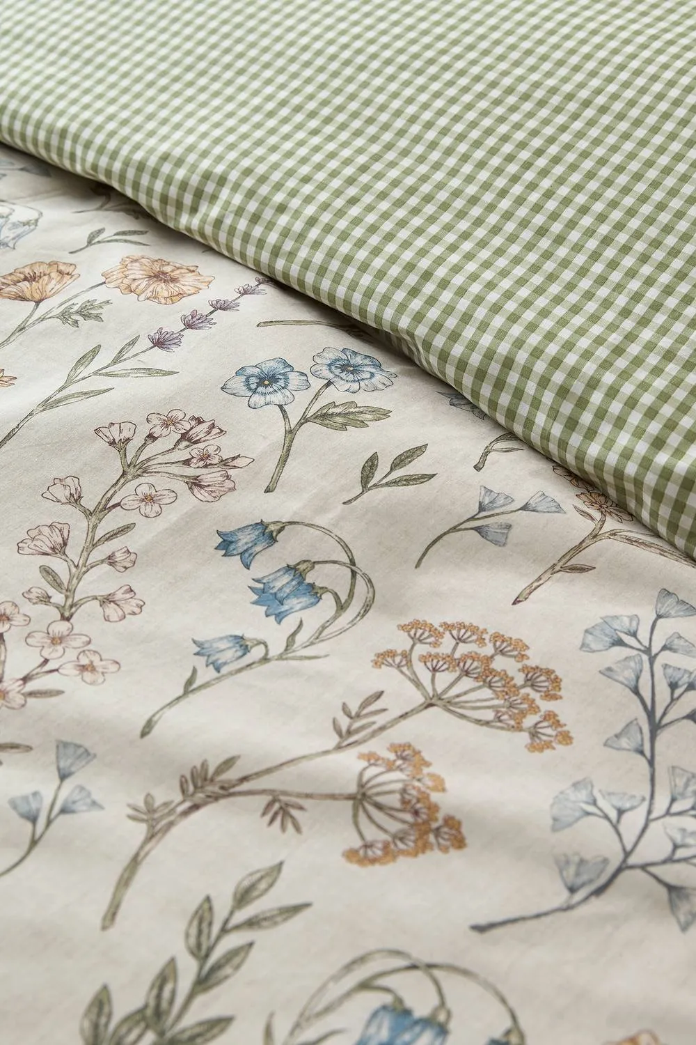 Dreams & Drapes 'Meadow Floral' Easy Care Duvet Cover Set 3