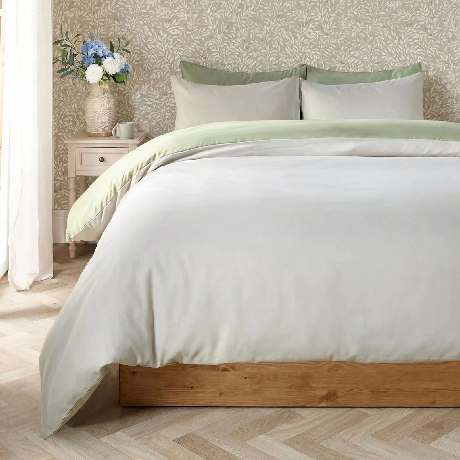 OHS Plain Reversible Duvet Cover With Pillowcase Set in Pale Green